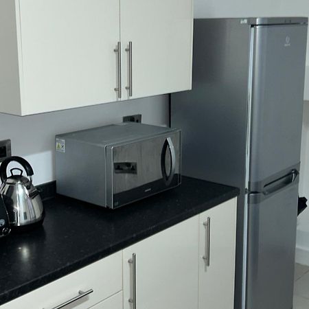 Lovely 1 Bed Apartment In Salford Manchester Eksteriør billede