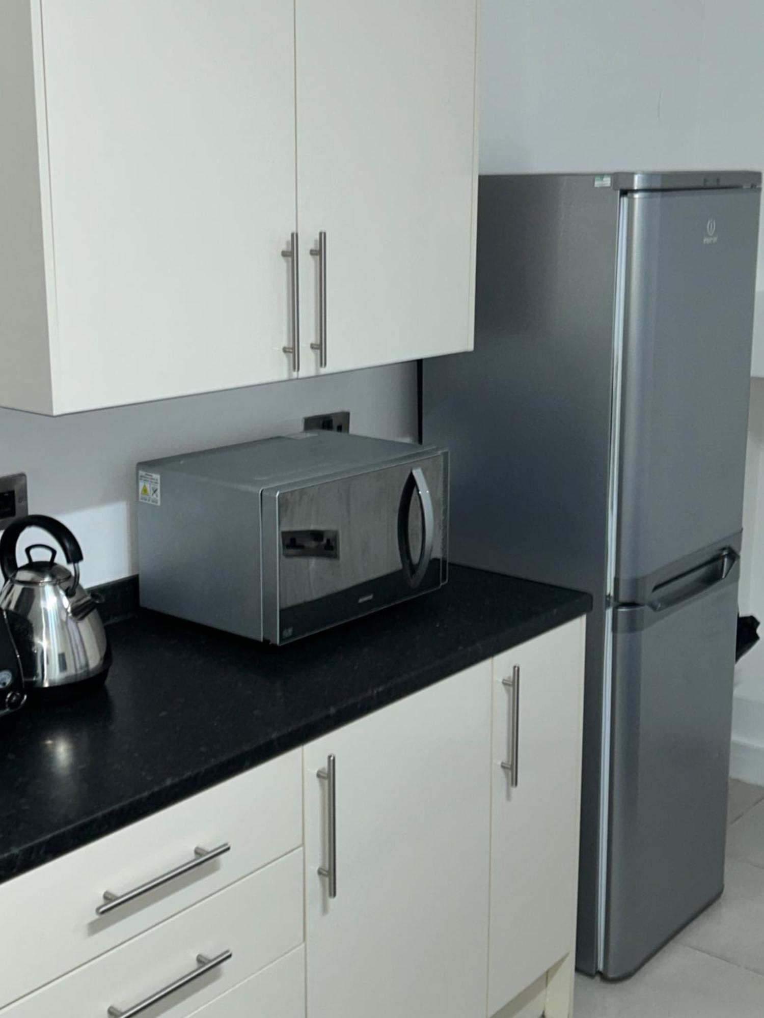 Lovely 1 Bed Apartment In Salford Manchester Eksteriør billede